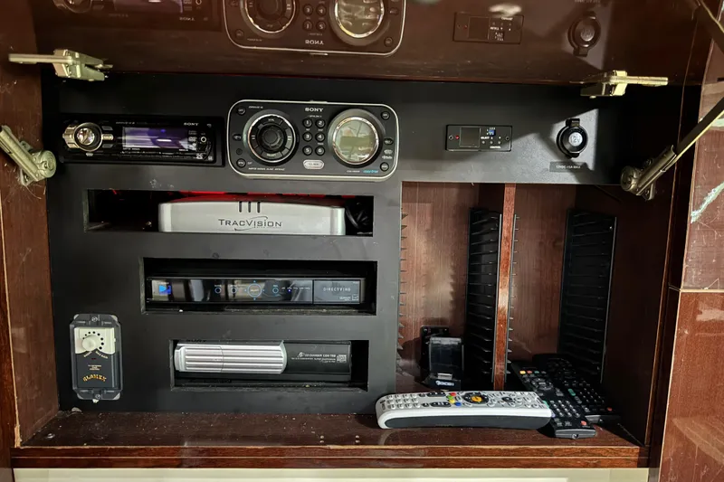 Slide: The Image of Entertainment system in a 2009 Sea Ray 470 Sundancer yacht with various electronic components. - 40