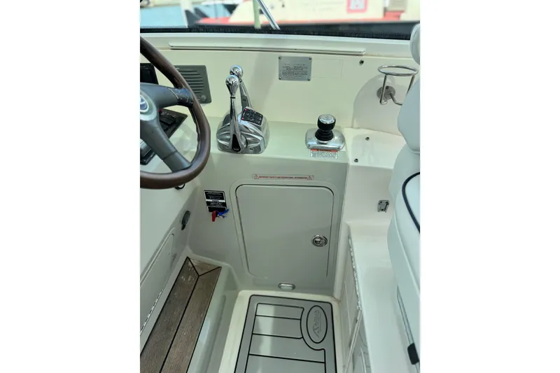 Slide: The Image of 2009 Sea Ray 470 Sundancer helm with controls and steering wheel. - 62