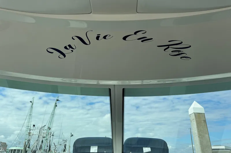 Slide: The Image of 2009 Sea Ray 470 Sundancer with "La Vie En Rose" text on the interior ceiling. - 84