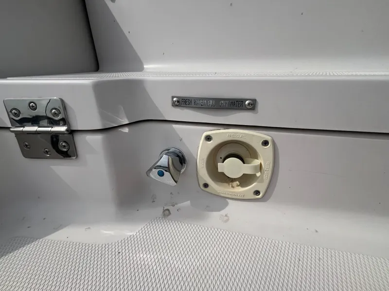 Slide: The Image of Four Winns V255 2016 - 11