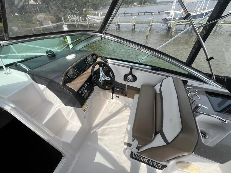 Slide: The Image of Four Winns V255 2016 - 23