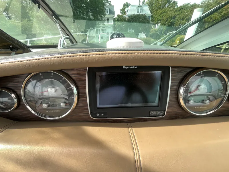 Slide: The Image of Four Winns V255 2016 - 26