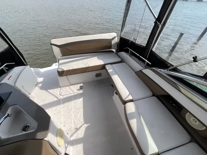 Slide: The Image of Four Winns V255 2016 - 37