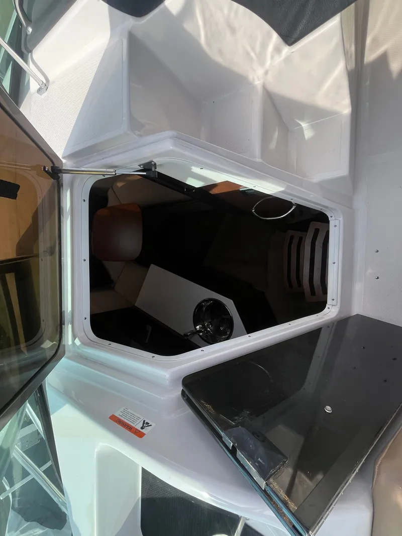 Slide: The Image of Four Winns V255 2016 - 44