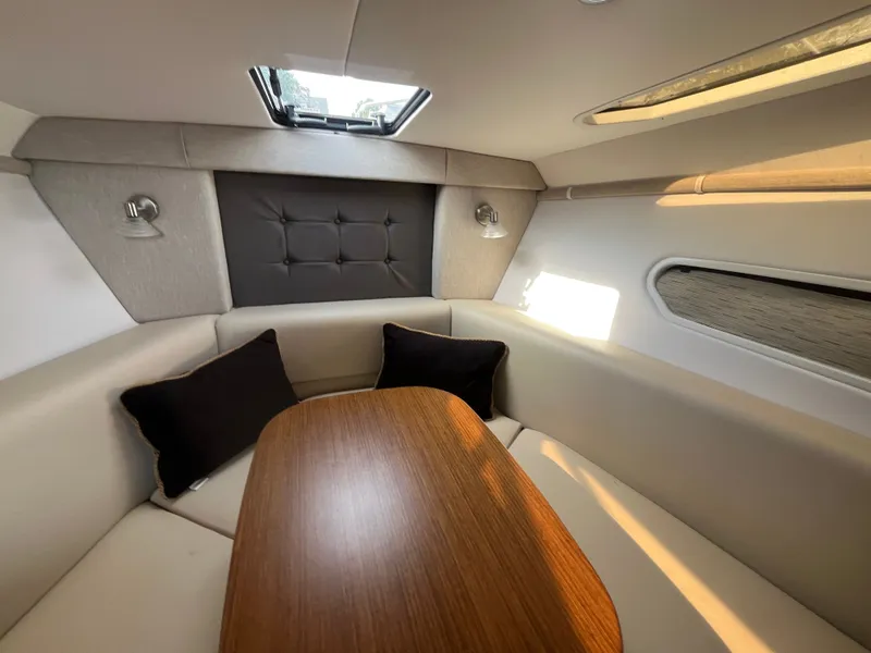 Slide: The Image of Four Winns V255 2016 - 48