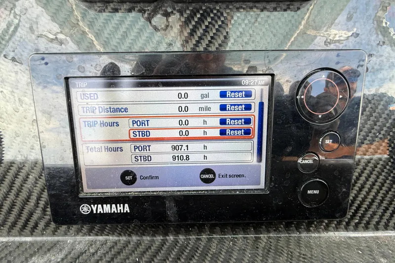 Slide: The Image of Yamaha display on 2018 SeaHunter 35 Tournament showing trip and total engine hours. - 60