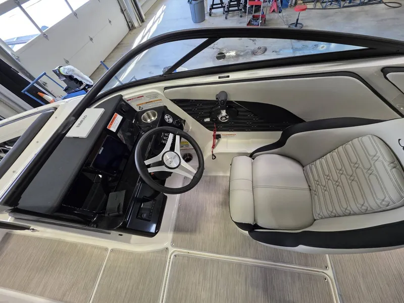 Slide: The Image of Sea Ray SPX 210 2026 - 11