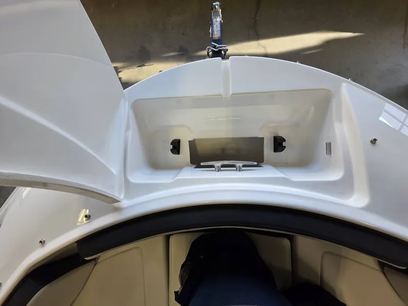 Slide: The Image of Sea Ray SPX 210 2026 - 15