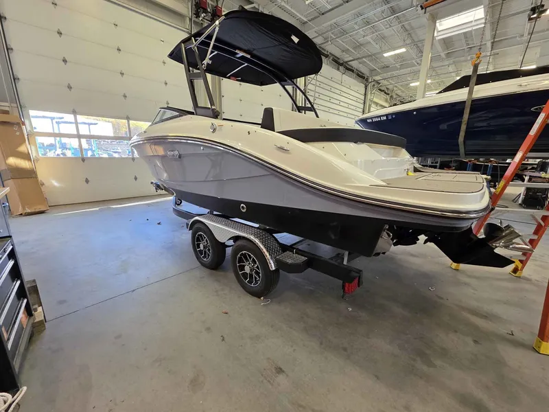 Slide: The Image of Sea Ray SPX 210 2026 - 3