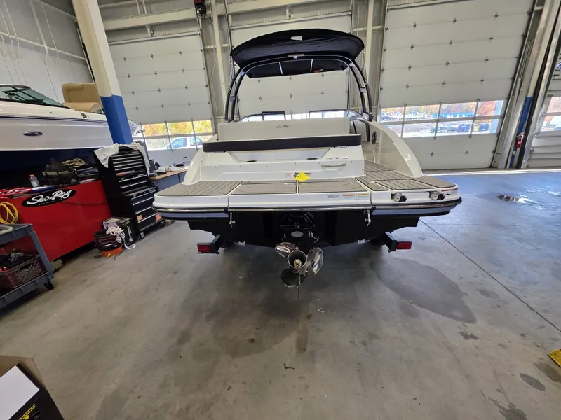 Slide: The Image of Sea Ray SPX 210 2026 - 4