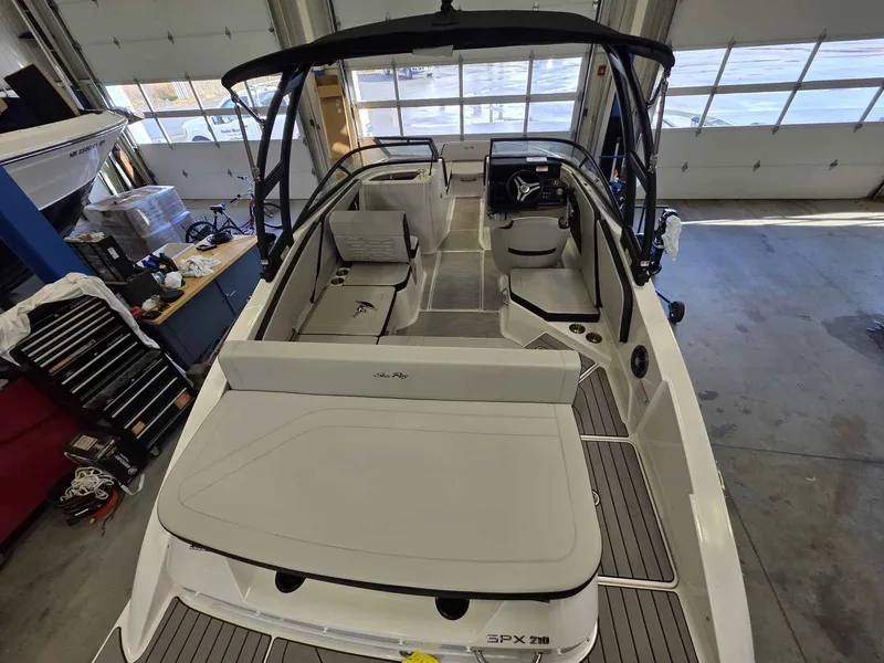 Slide: The Image of Sea Ray SPX 210 2026 - 6