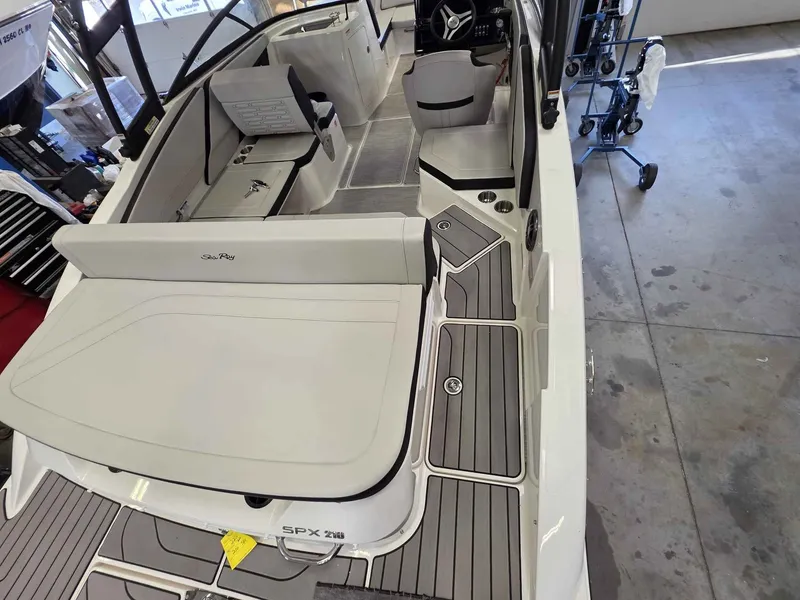 Slide: The Image of Sea Ray SPX 210 2026 - 7