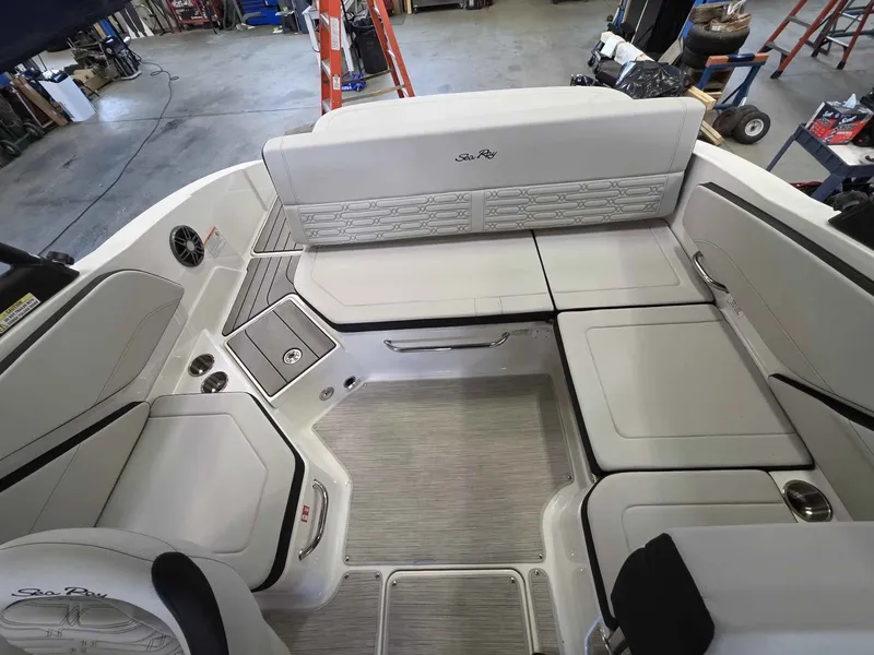 Slide: The Image of Sea Ray SPX 210 2026 - 8