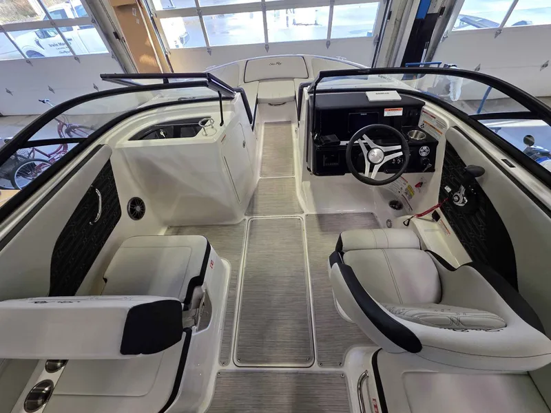 Slide: The Image of Sea Ray SPX 210 2026 - 9