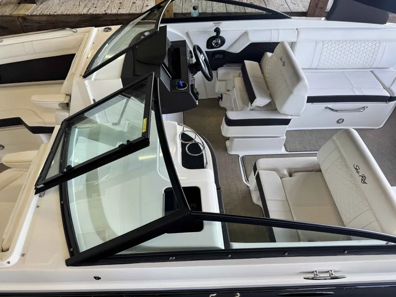 Slide: The Image of Sea Ray SDX 270 2018 - 5