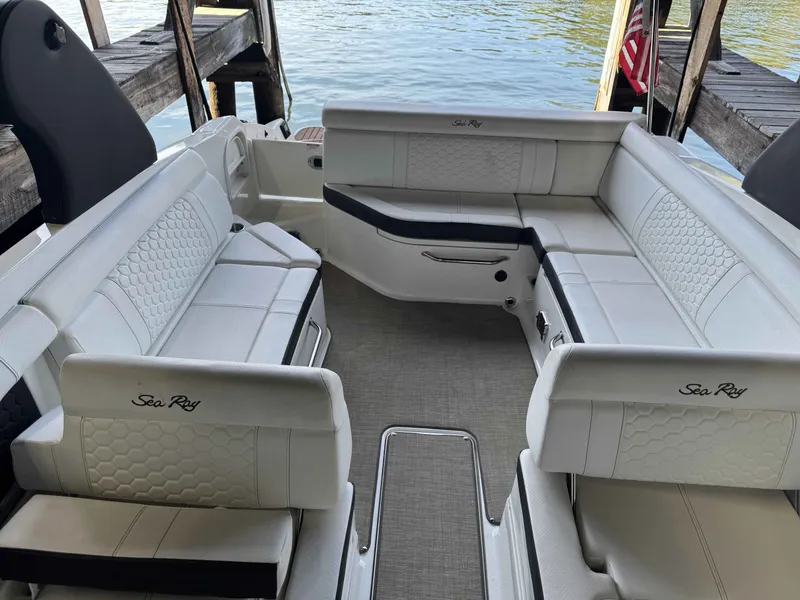 Slide: The Image of Sea Ray SDX 270 2018 - 7