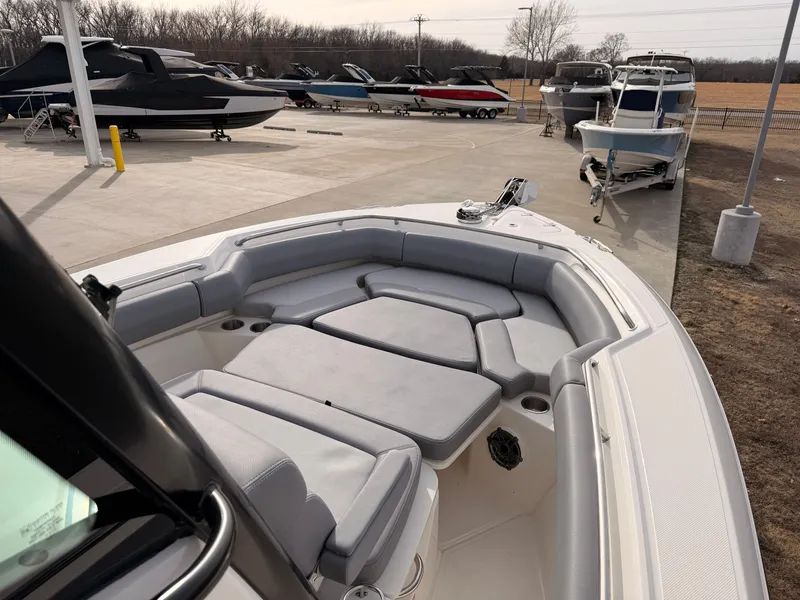 Slide: The Image of Boston Whaler 250 Outrage 2026 - 18