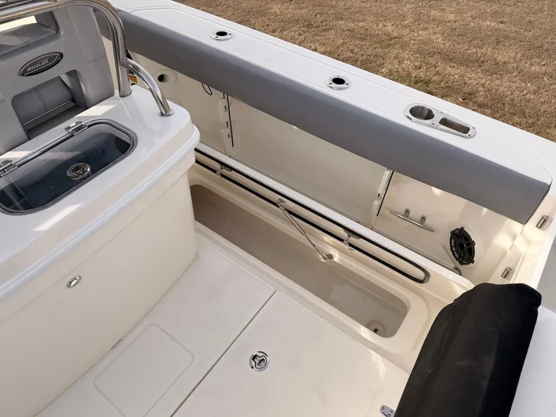 Slide: The Image of Boston Whaler 250 Outrage 2026 - 9