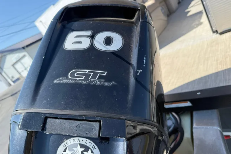 Slide: The Image of 2018 Avalon GS Cruise II 19' boat with 60 HP Command Thrust engine. - 4