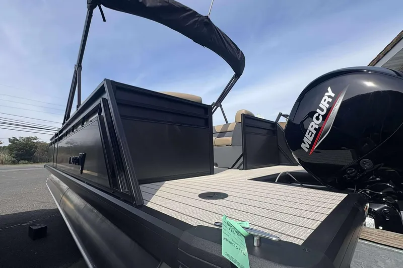 Slide: The Image of 2026 Viaggio x22u boat with Mercury engine, sleek design, and modern features. - 19