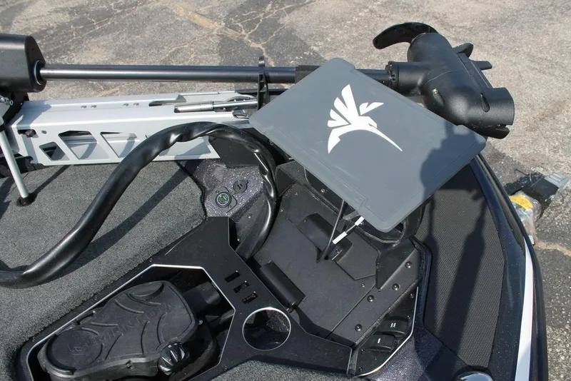 Slide: The Image of 2026 Skeeter FXR20 FLEX boat logo with metallic finish. - 9