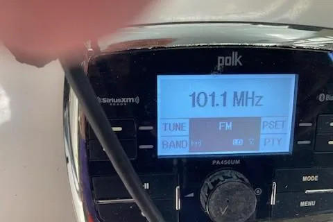 Slide: The Image of Polk audio system displaying 101.1 MHz FM on a 2016 Stamas 326 Tarpon boat. - 27
