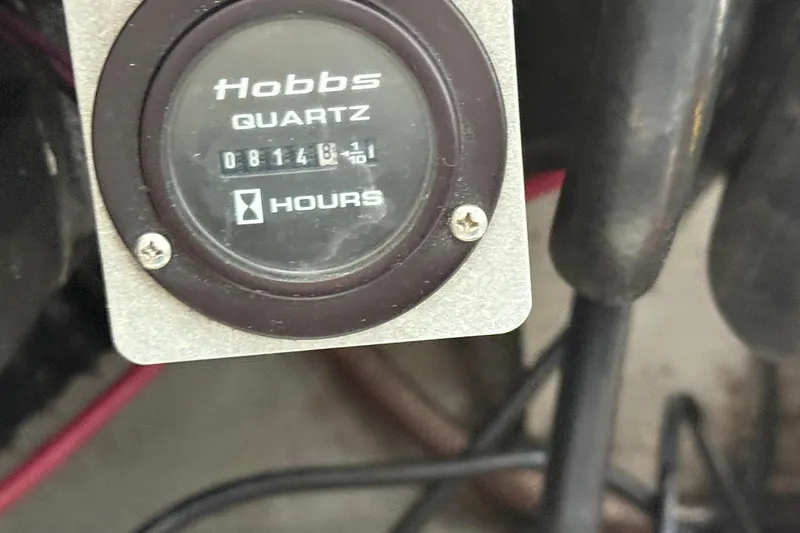 Slide: The Image of Hobbs Quartz hour meter displaying 814.8 hours on a 2002 Four Winns 328 Vista boat. - 67