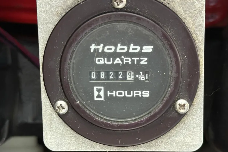 Slide: The Image of Hobbs Quartz hour meter showing 822.9 hours on a 2002 Four Winns 328 Vista. - 68