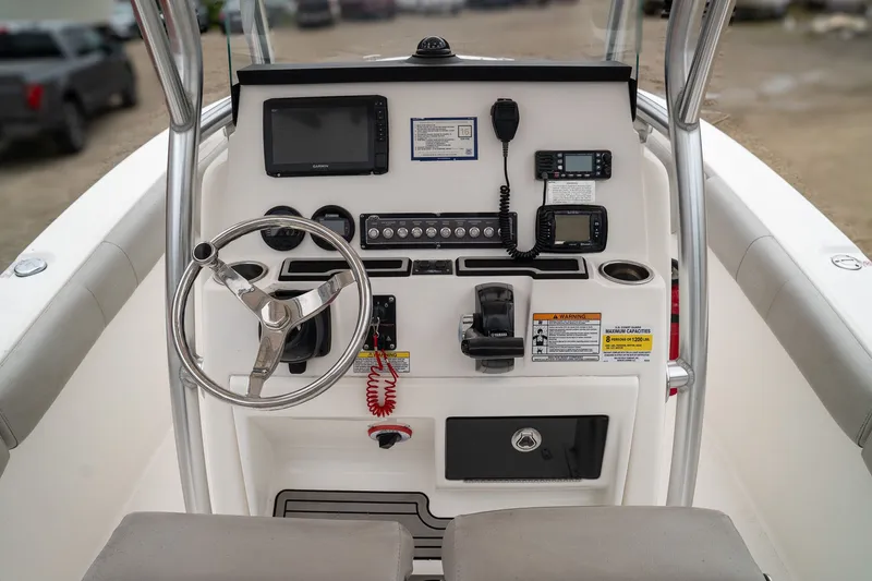 Slide: The Image of Sea Fox 228 Commander 2019 - 16