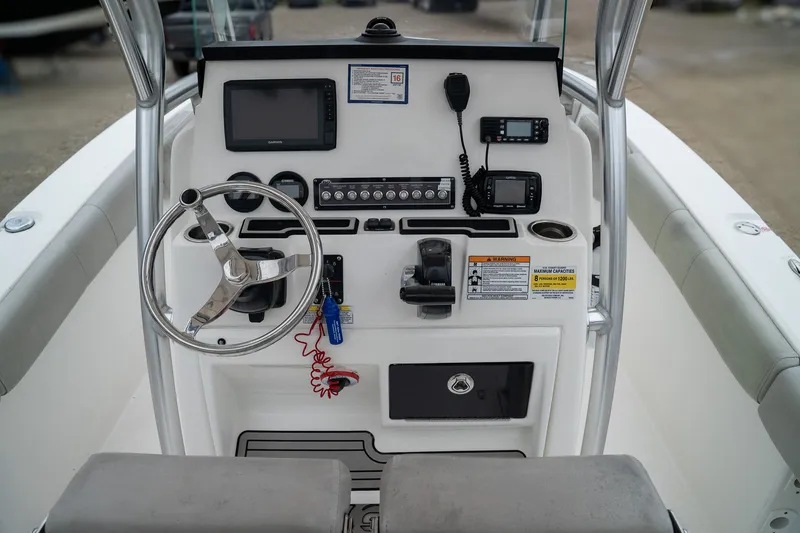 Slide: The Image of Sea Fox 228 Commander 2019 - 16