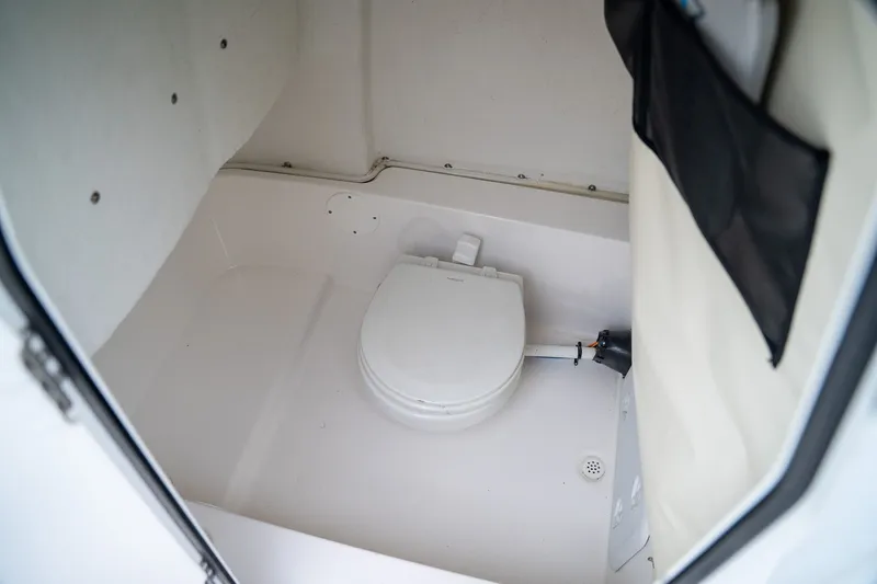 Slide: The Image of Sea Fox 228 Commander 2019 - 17