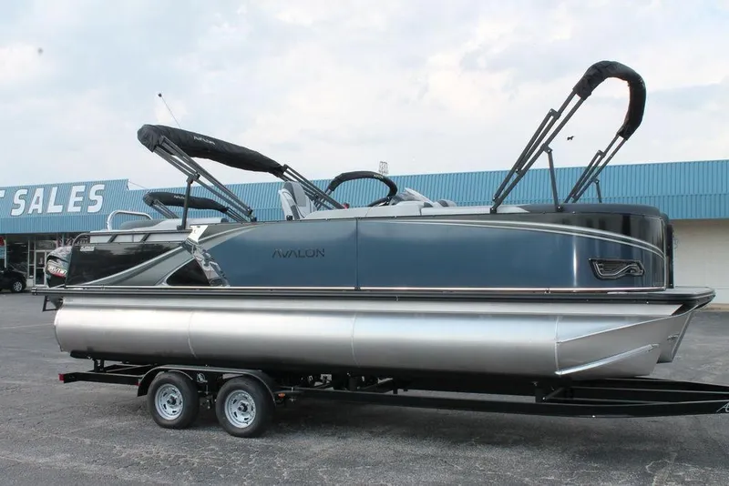 Slide: The Image of Platinum Edition badge on 2026 Avalon LSZ ELITE - 23, sleek design detail. - 6