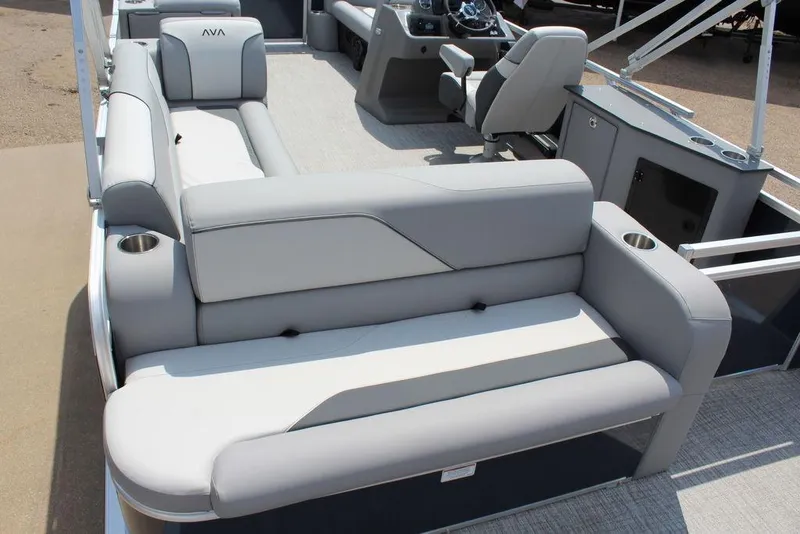 Slide: The Image of 2026 Avalon LSZ Cruiser Rear Bench 23 with luxurious seating and modern design. - 15