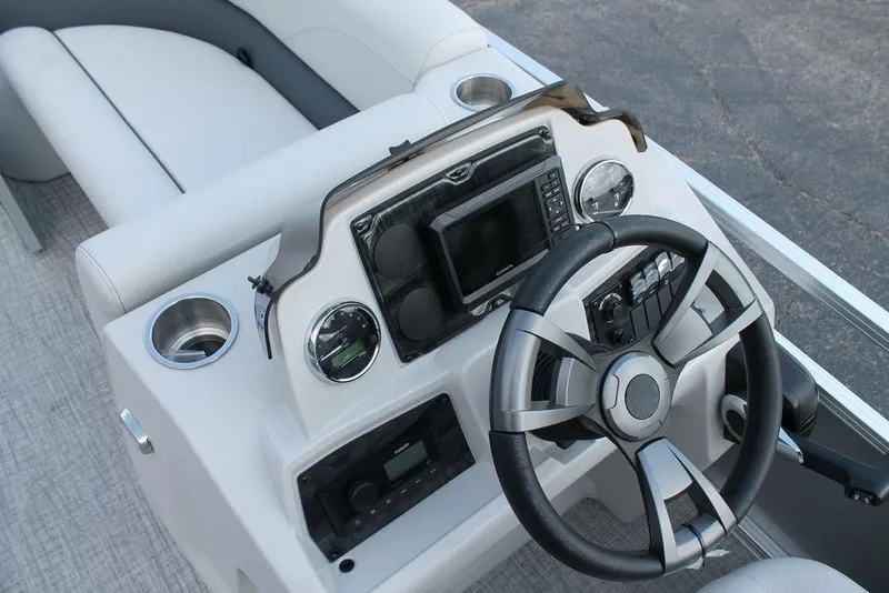 Slide: The Image of 2026 Avalon VLS QUAD LOUNGER 21 pontoon boat with Yamaha 90 engine, rear view. - 10