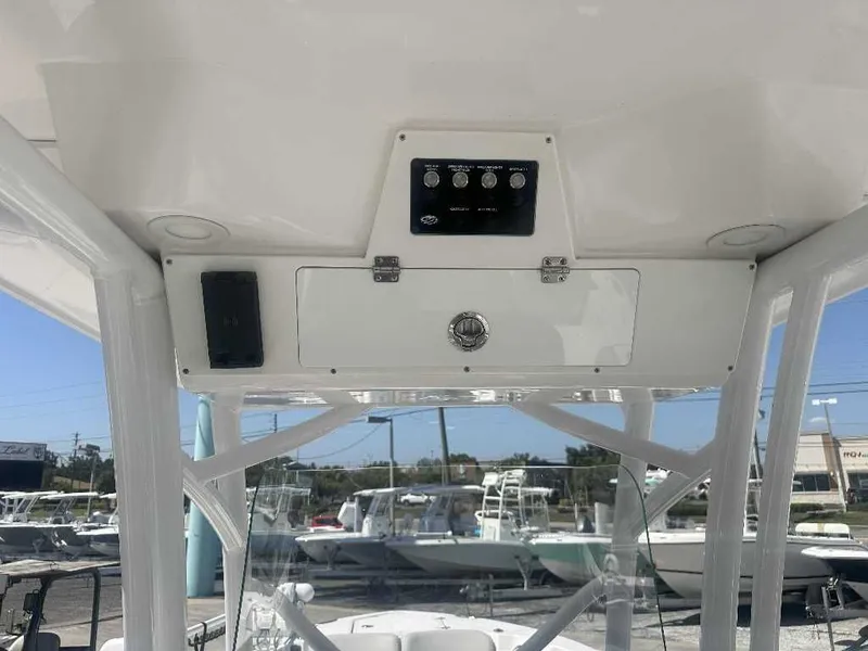 Slide: The Image of Sea Fox 228 Commander 2022 - 1