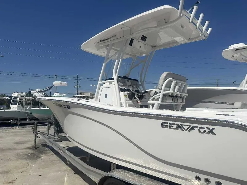 Slide: The Image of Sea Fox 228 Commander 2022 - 10