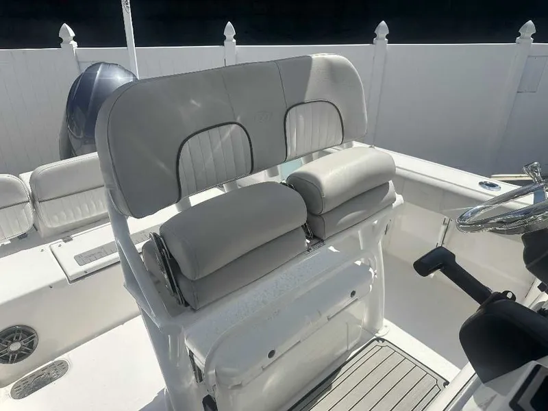 Slide: The Image of Sea Fox 228 Commander 2022 - 5