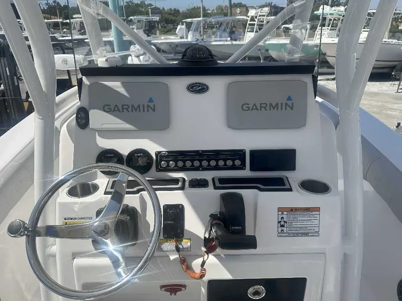 Slide: The Image of Sea Fox 228 Commander 2022 - 6