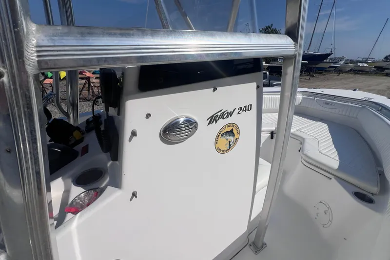 Slide: The Image of 2007 Sea Hunt Triton 240 boat interior with console and seating area. - 13