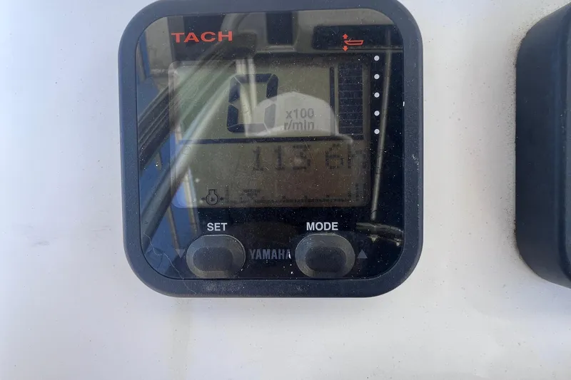Slide: The Image of Yamaha tachometer display on 2007 Sea Hunt Triton 240 boat dashboard. - 15