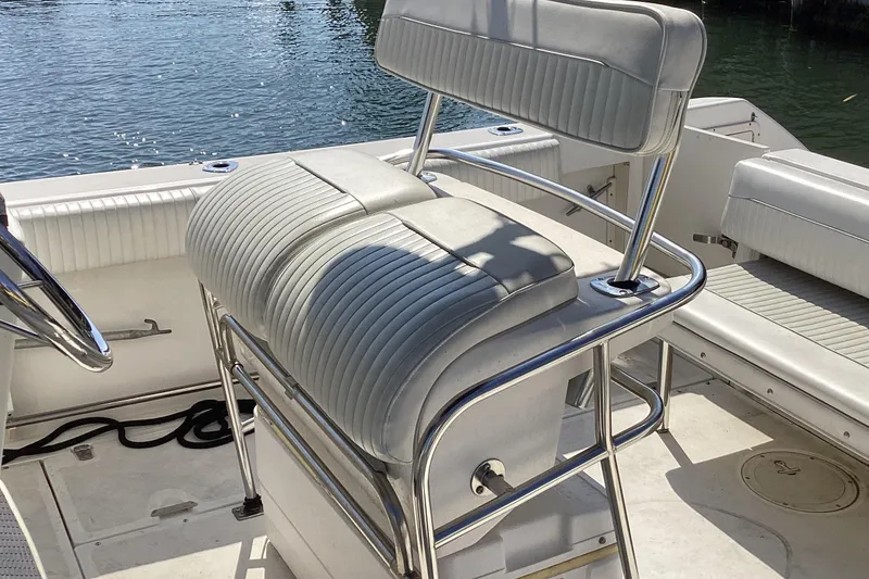 Slide: The Image of Boston Whaler 260 Outrage 2001 boat seat with chrome frame and white upholstery. - 8