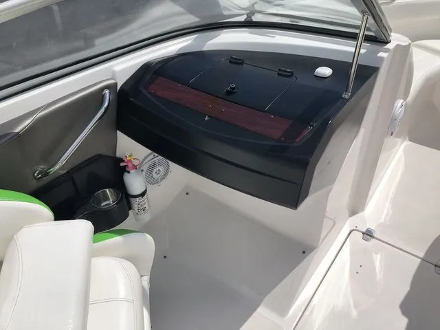 Slide: The Image of Regal 2000 Bowrider 2008 - 12