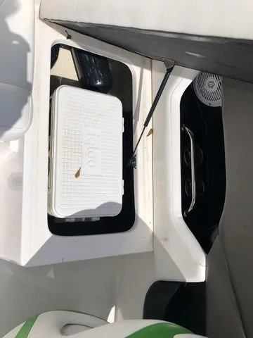 Slide: The Image of Regal 2000 Bowrider 2008 - 18