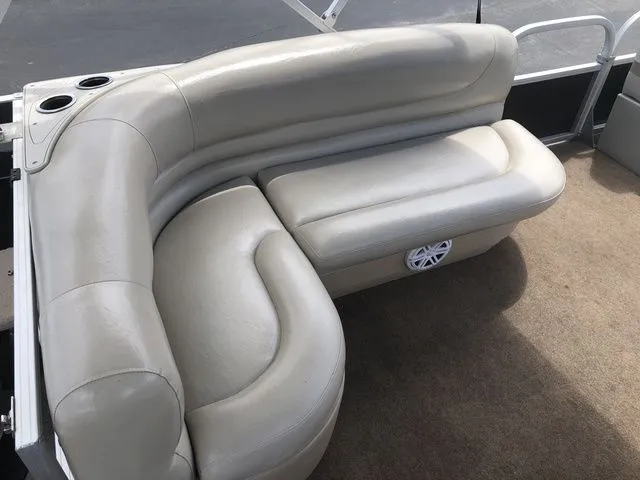 Slide: The Image of Sun Tracker Party Barge 20 DLX 2015 - 10