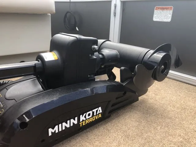 Slide: The Image of Sun Tracker Party Barge 20 DLX 2015 - 15