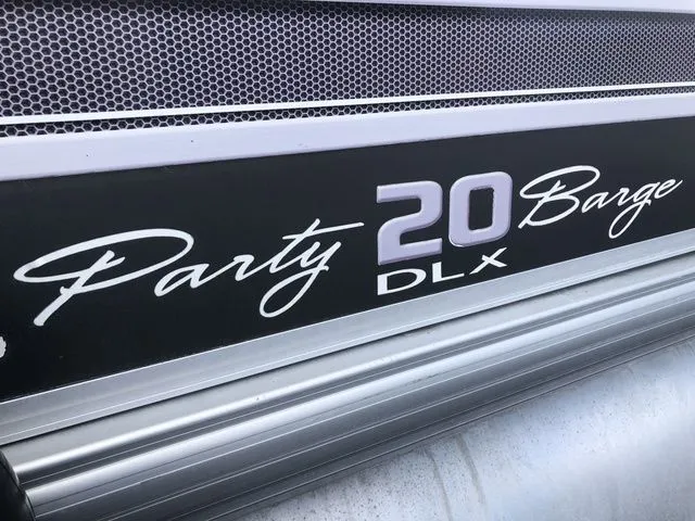 Slide: The Image of Sun Tracker Party Barge 20 DLX 2015 - 18