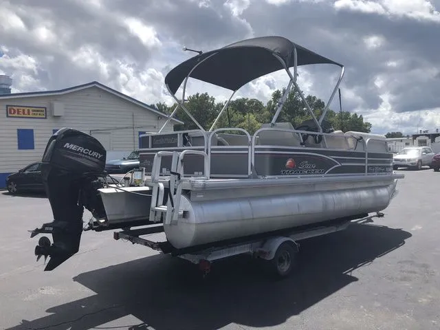 Slide: The Image of Sun Tracker Party Barge 20 DLX 2015 - 4