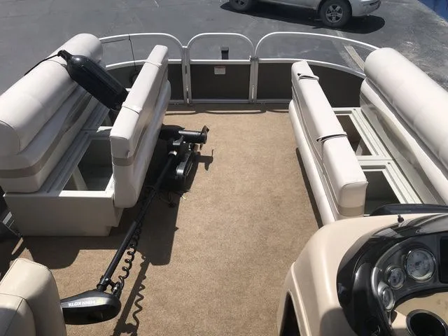 Slide: The Image of Sun Tracker Party Barge 20 DLX 2015 - 6