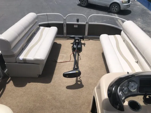 Slide: The Image of Sun Tracker Party Barge 20 DLX 2015 - 7