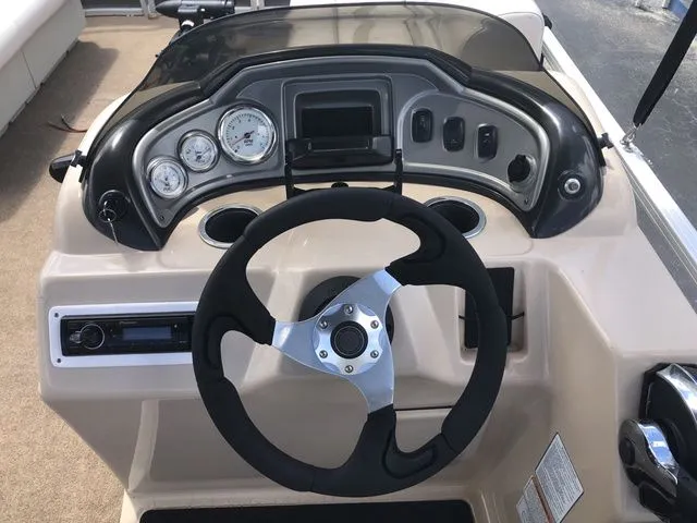 Slide: The Image of Sun Tracker Party Barge 20 DLX 2015 - 9